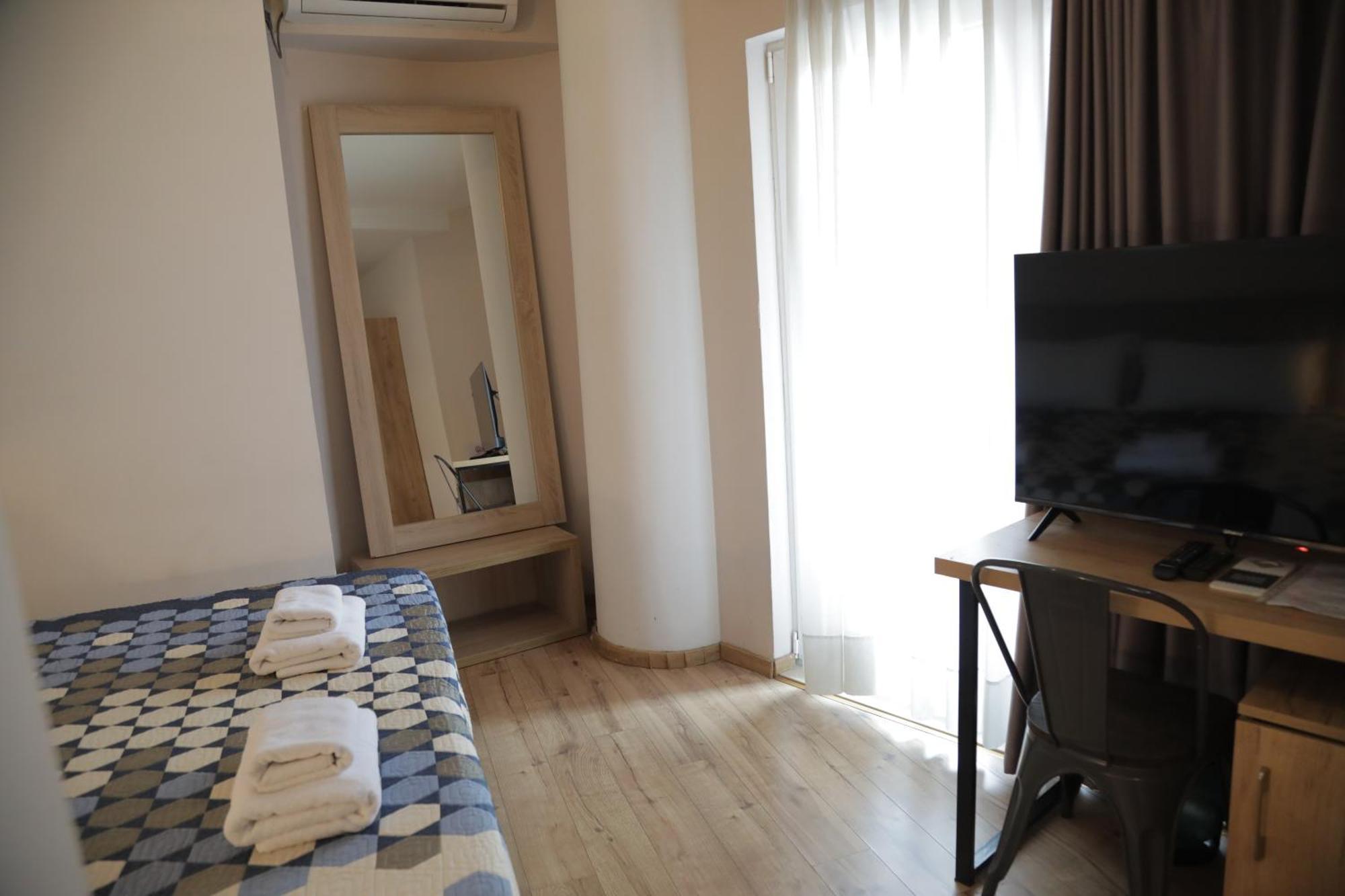 Oda Hotel Тирана Екстериор снимка